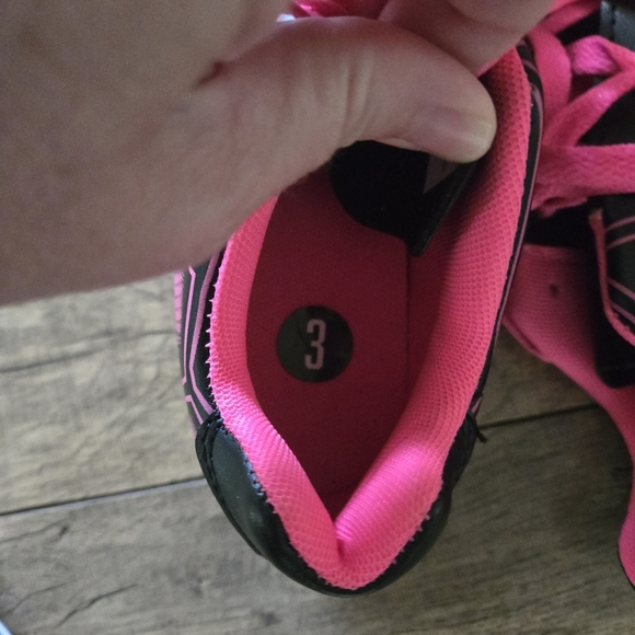 Kids Pink and Black Soccer Size 3 Cleats/Shoes - Picture 8 of 11